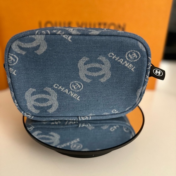 CHANEL Denim Cosmetics Bag with Optional Unbranded Chain - Picture 9 of 12